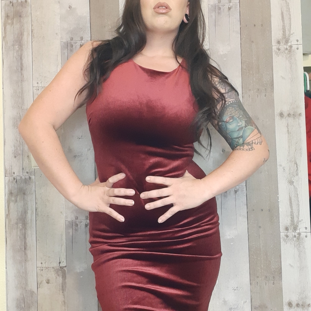 Embrace Velvet Wine Midi